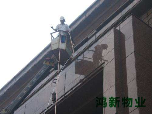东莞的专业外墙玻璃保洁施工